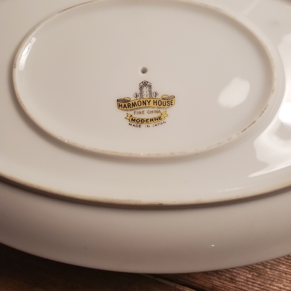 Fine China Serveware Set - Picture 4 of 11